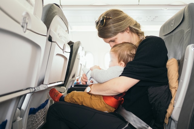 טיסה עם תינוק